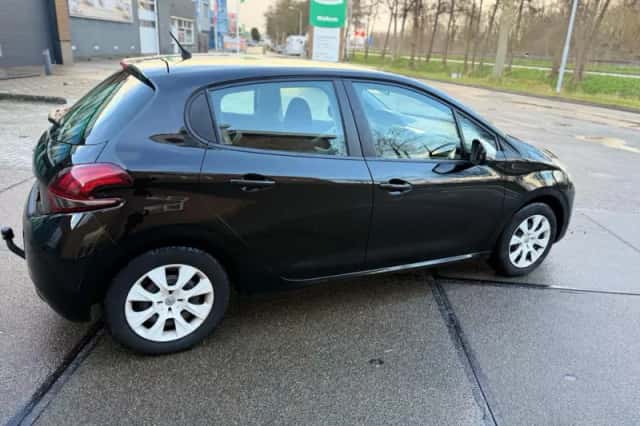 Peugeot 208 (2016) thumbnail 2