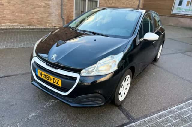 Peugeot 208 (2016) thumbnail 3