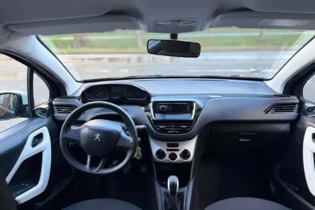 Peugeot 208 (2016) thumbnail 6