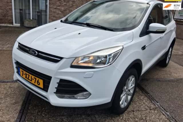 Ford Kuga (2014) thumbnail 1