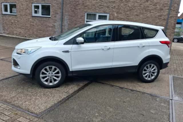 Ford Kuga (2014) thumbnail 2
