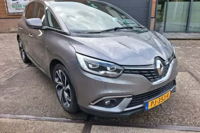 Renault Scénic (2017) thumbnail 2