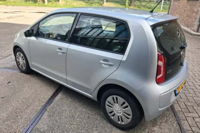 Volkswagen Up! (2016) thumbnail 3
