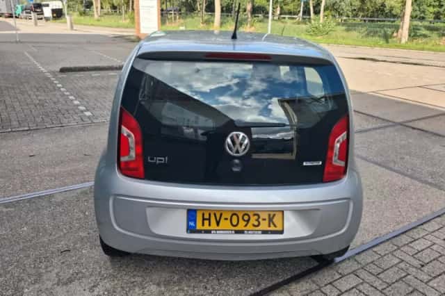 Volkswagen Up! (2016) thumbnail 4