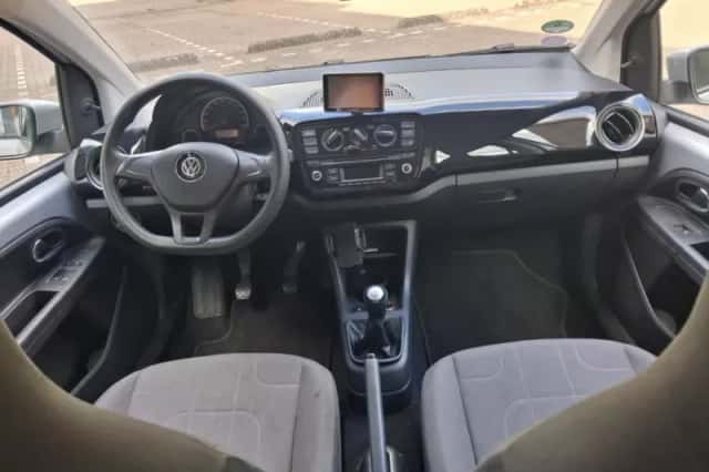 Volkswagen Up! (2016) thumbnail 6
