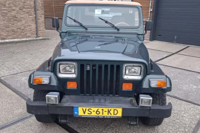 Jeep Wrangler (1992) thumbnail 2