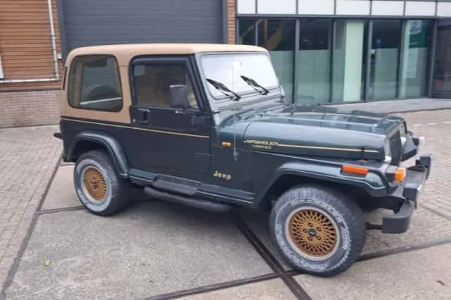 Jeep Wrangler (1992) thumbnail 4