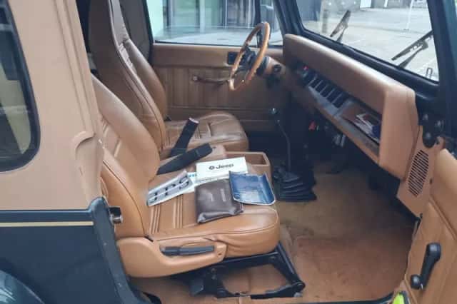 Jeep Wrangler (1992) thumbnail 6