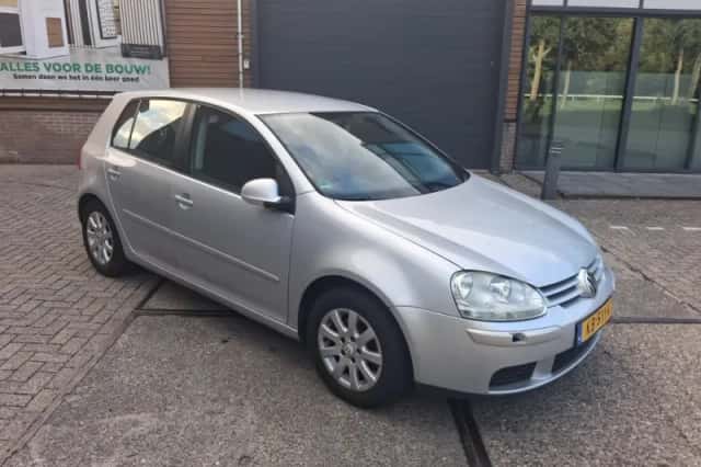 Volkswagen Golf (2004) thumbnail 4