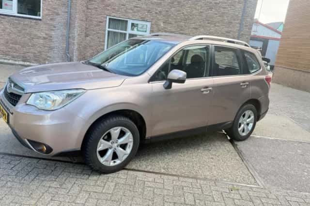 Subaru Forester (2015) thumbnail 2