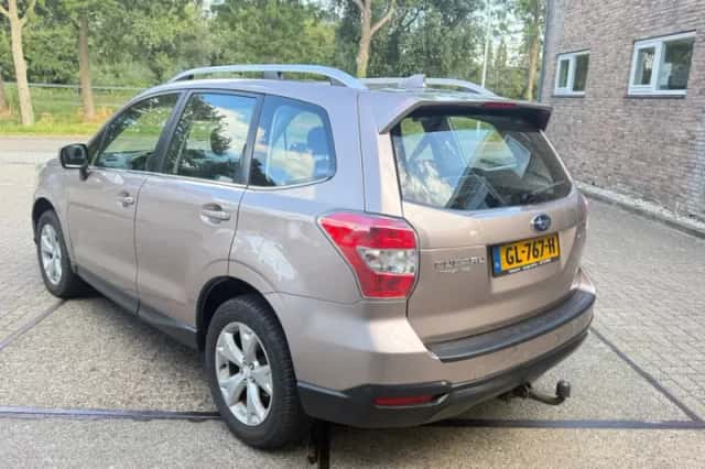 Subaru Forester (2015) thumbnail 3