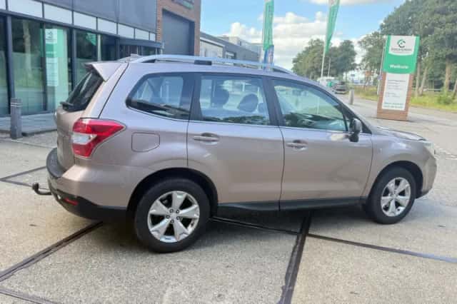 Subaru Forester (2015) thumbnail 4