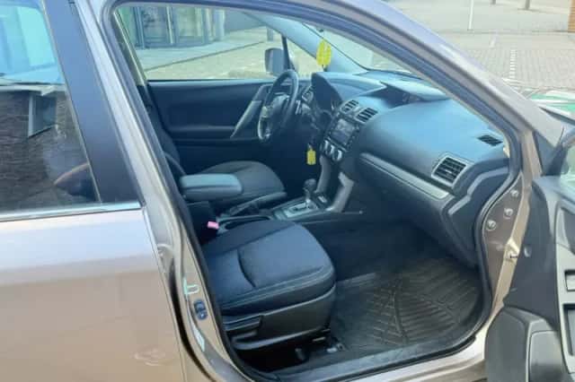 Subaru Forester (2015) thumbnail 6