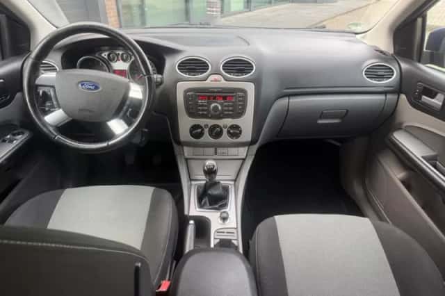 Ford Focus (2010) thumbnail 6
