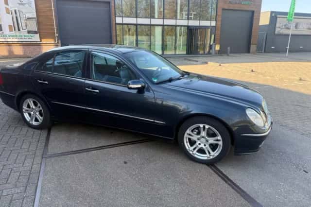 Mercedes-Benz E-Klasse (2002) thumbnail 2