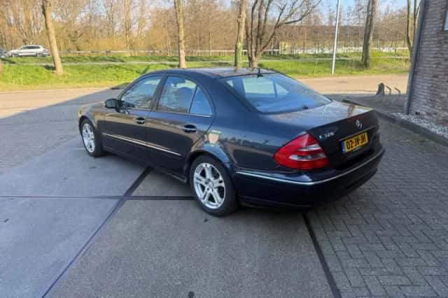 Mercedes-Benz E-Klasse (2002) thumbnail 4