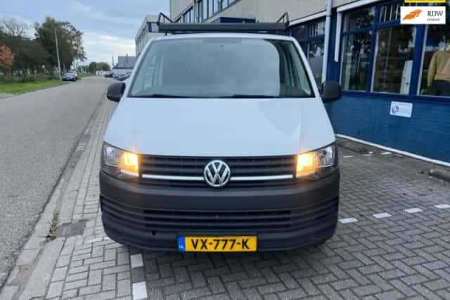 Volkswagen Transporter (2016) thumbnail 1