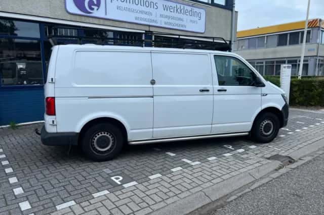 Volkswagen Transporter (2016) thumbnail 2