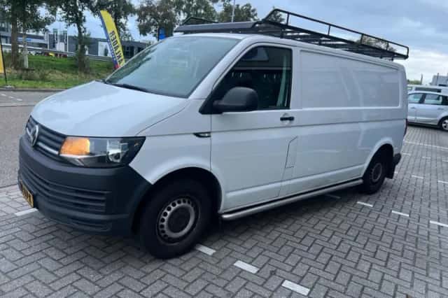 Volkswagen Transporter (2016) thumbnail 4