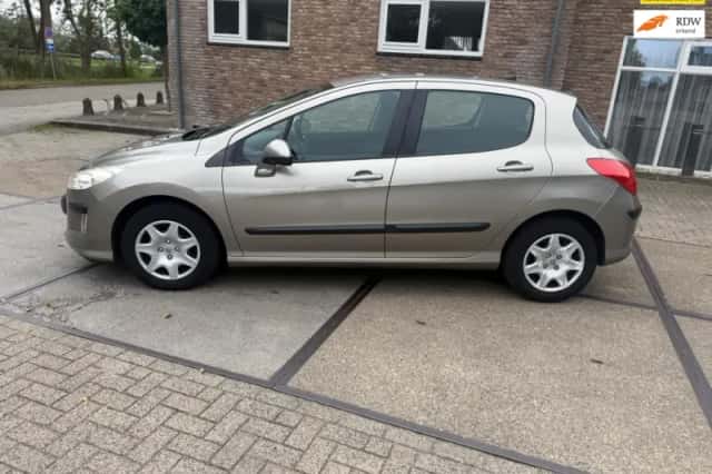 Peugeot 308 (2010) thumbnail 1