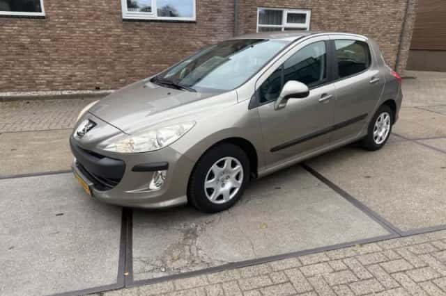 Peugeot 308 (2010) thumbnail 3
