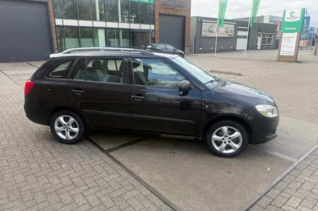 Škoda Fabia (2009) thumbnail 5