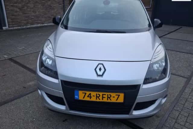 Renault Scénic (2011) thumbnail 1