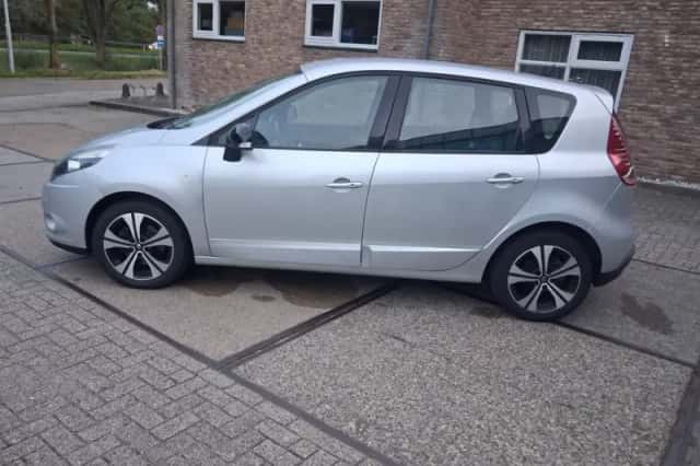 Renault Scénic (2011) thumbnail 3