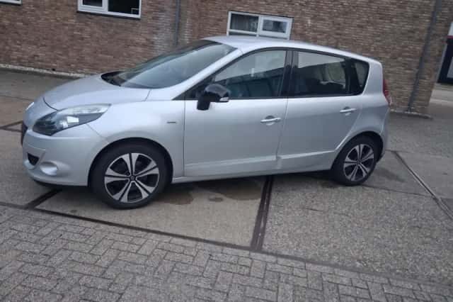 Renault Scénic (2011) thumbnail 4