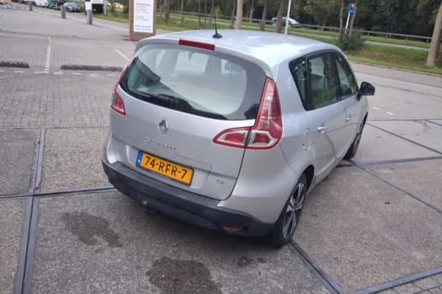 Renault Scénic (2011) thumbnail 5