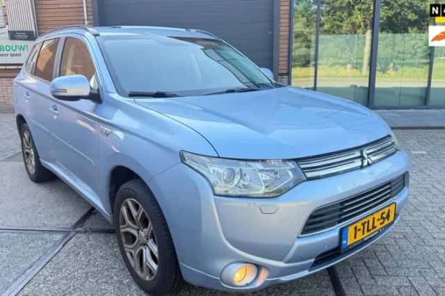 Mitsubishi Outlander (2014) thumbnail 1