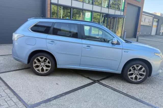Mitsubishi Outlander (2014) thumbnail 4