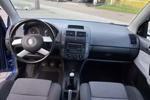 Volkswagen Polo (2004) thumbnail 5