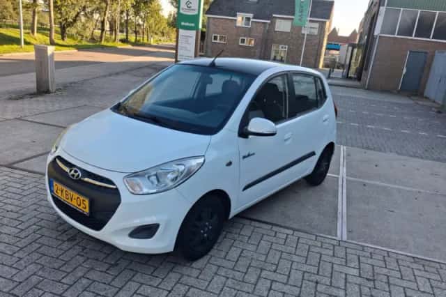 Hyundai i10 (2013) thumbnail 3