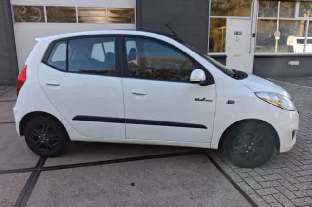 Hyundai i10 (2013) thumbnail 4