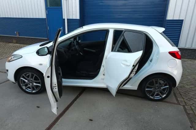 Mazda 2 (2013) thumbnail 4