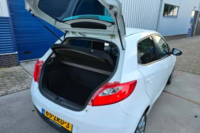Mazda 2 (2013) thumbnail 6