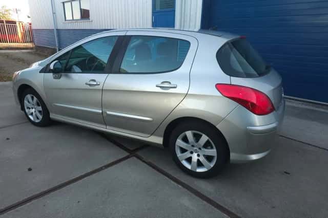 Peugeot 308 (2009) thumbnail 3