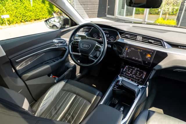 Audi e-tron (2019) thumbnail 2