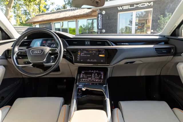 Audi e-tron (2019) thumbnail 6