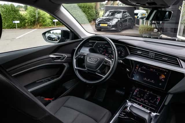 Audi e-tron (2020) thumbnail 2