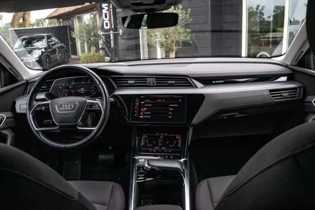 Audi e-tron (2020) thumbnail 4