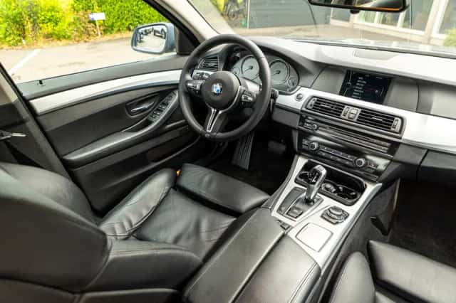 BMW 5-Serie (2011) thumbnail 2