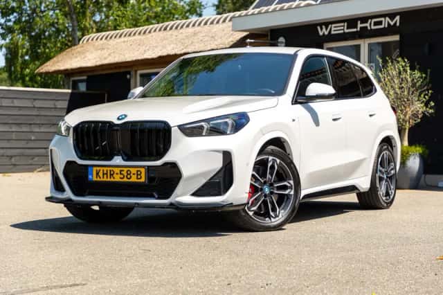 BMW iX1 (2025) thumbnail 1