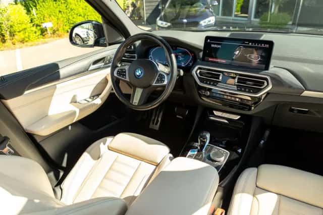 BMW iX3 (2022) thumbnail 2