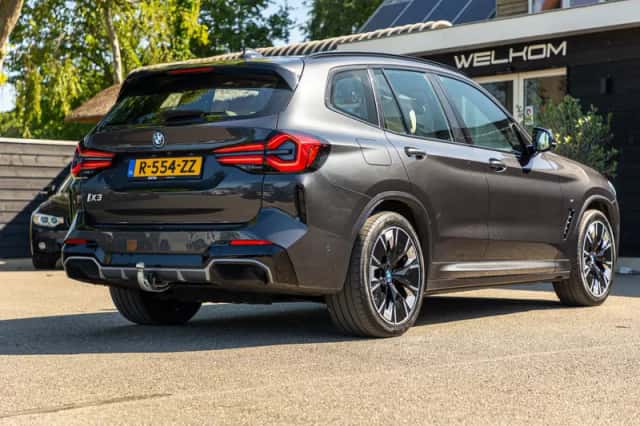 BMW iX3 (2022) thumbnail 3