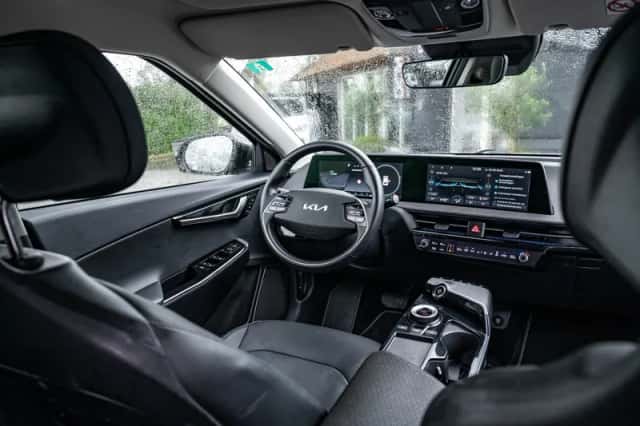 Kia EV6 (2022) thumbnail 2