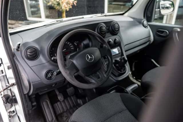Mercedes-Benz Citan (2015) thumbnail 2