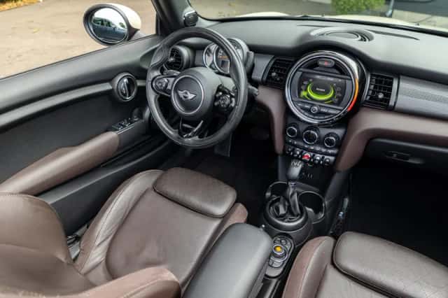 MINI Cabrio (2016) thumbnail 2