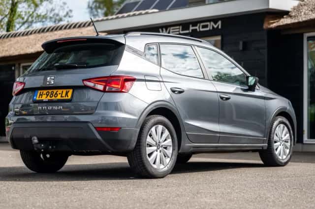SEAT Arona (2018) thumbnail 3